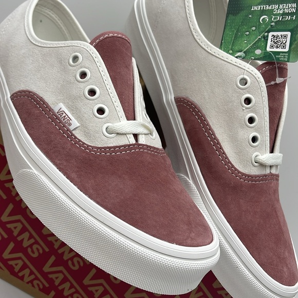 Vans Men’s Authentic
Pig Suede Withered Rose
VN000BW5CHO
Sneakers - Picture 7 of 16